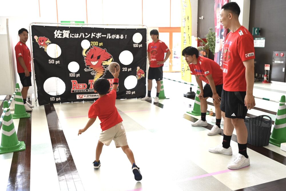 シュート体験に親子連れ200組　VIVOスポーツチャレンジ