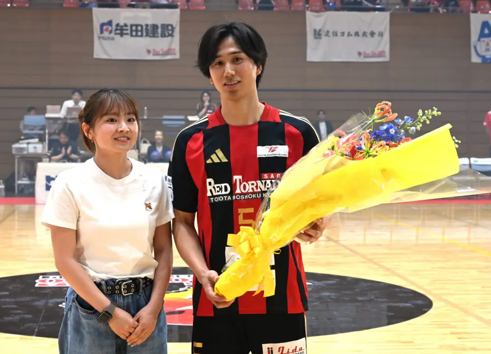 中田選手が７メートルスロー100得点　わくなが戦前に花束贈呈