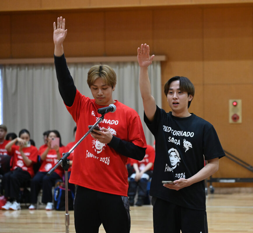 ファン感謝祭 ２チーム対抗ゲームで交流