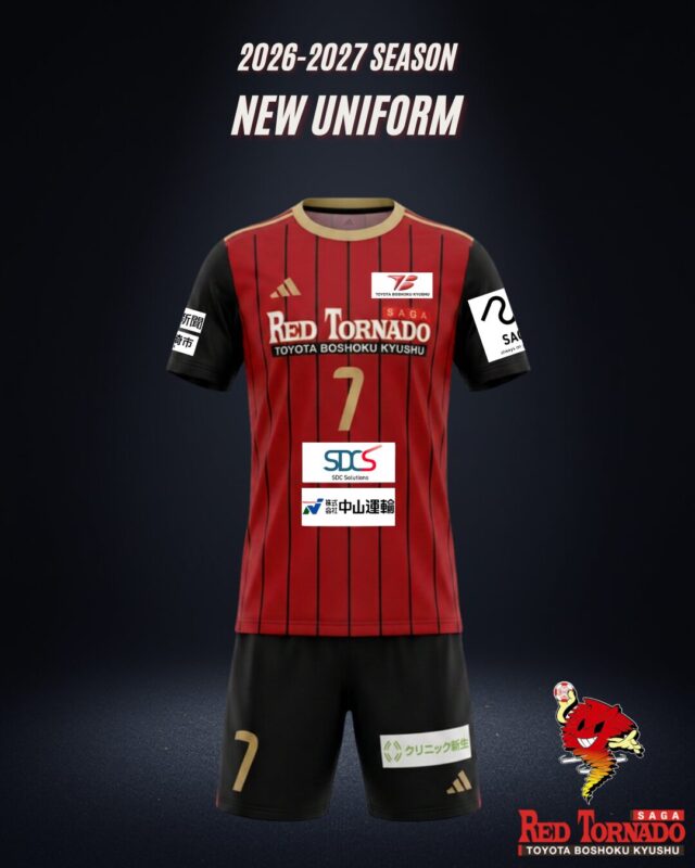 新ユニフォーム完成　赤に黒のピンストライプ