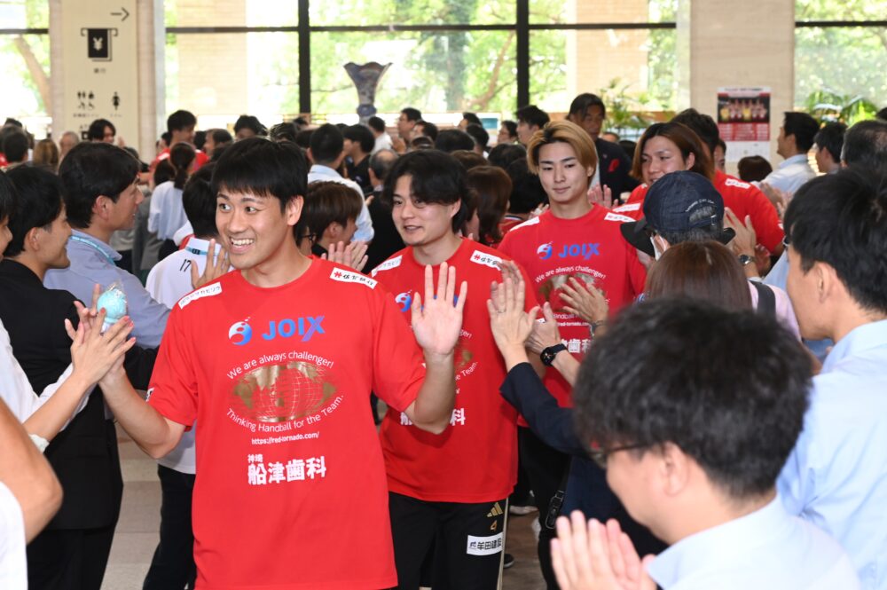 知事「優勝パレードやりましょう！」　佐賀県庁でレットル壮行会