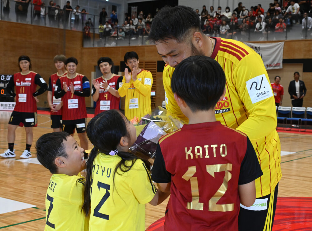 木村選手 通算2250セーブで表彰　